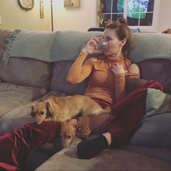 Meet your POSH Ladayyyyy - Picture 3 of 16